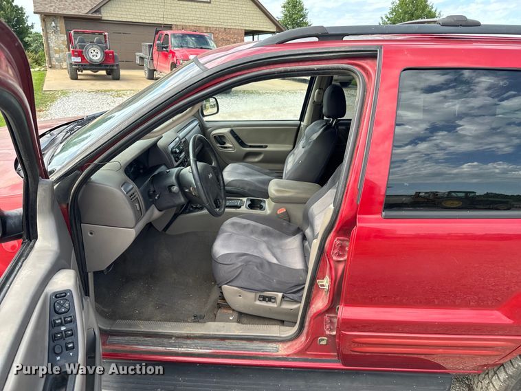 image for item DX0710 2004 Jeep Grand Cherokee SUV