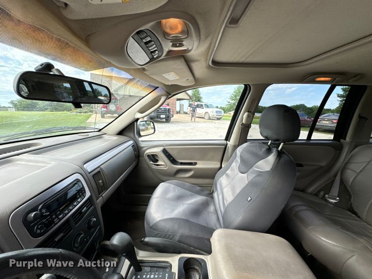 image for item DX0710 2004 Jeep Grand Cherokee SUV