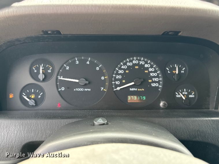 image for item DX0710 2004 Jeep Grand Cherokee SUV