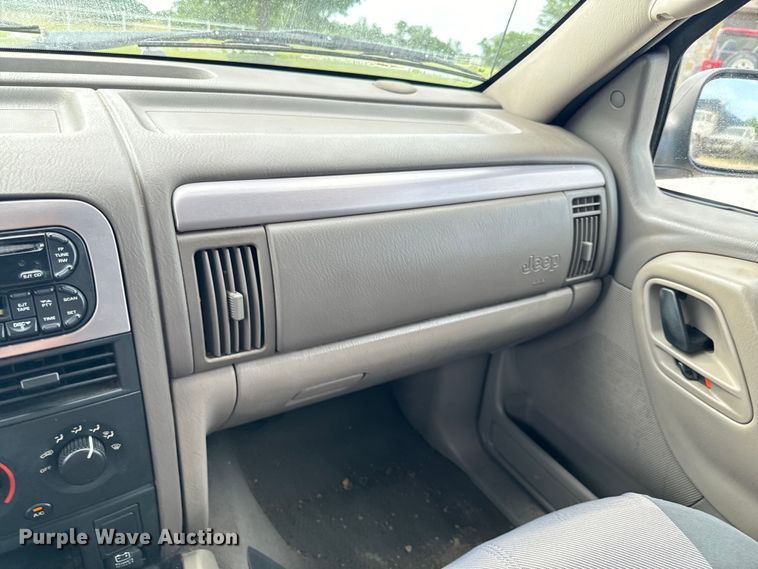 image for item DX0710 2004 Jeep Grand Cherokee SUV