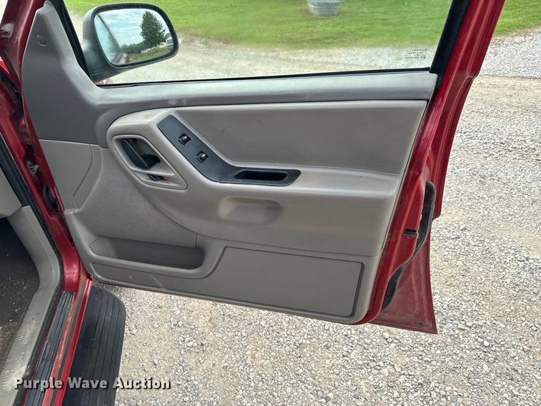 image for item DX0710 2004 Jeep Grand Cherokee SUV