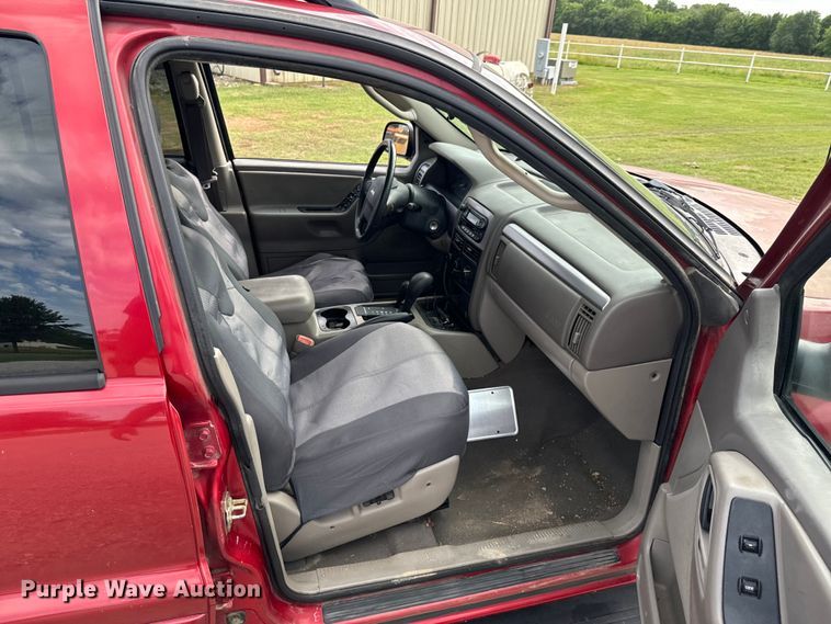 image for item DX0710 2004 Jeep Grand Cherokee SUV