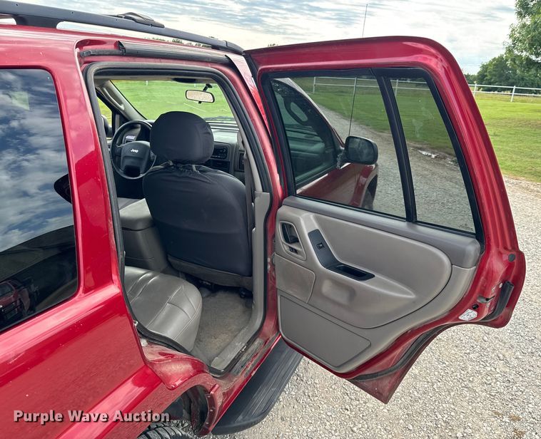 image for item DX0710 2004 Jeep Grand Cherokee SUV