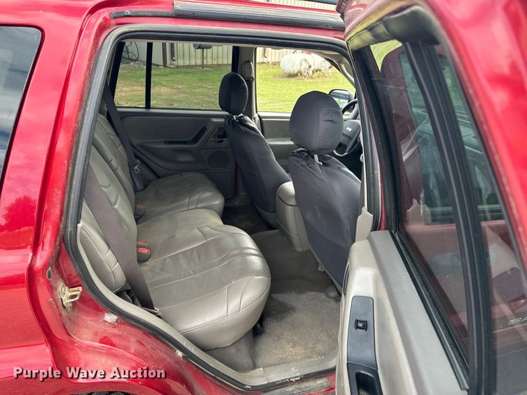 image for item DX0710 2004 Jeep Grand Cherokee SUV