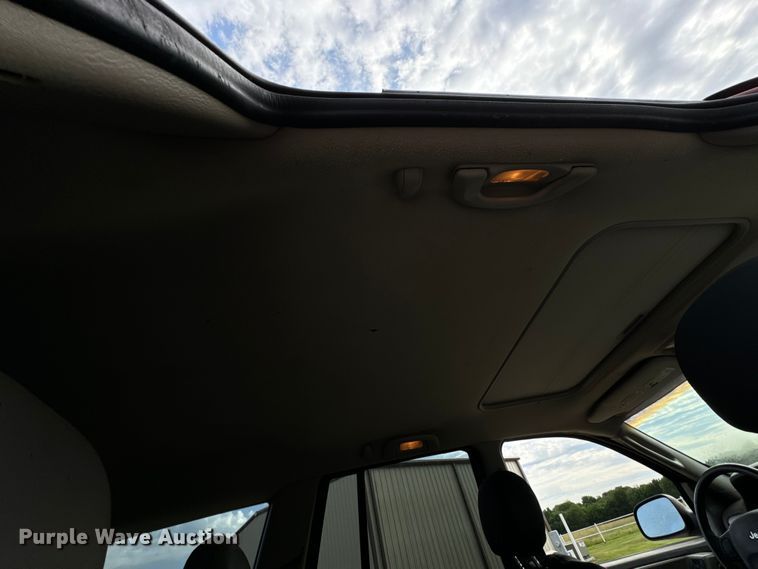 image for item DX0710 2004 Jeep Grand Cherokee SUV