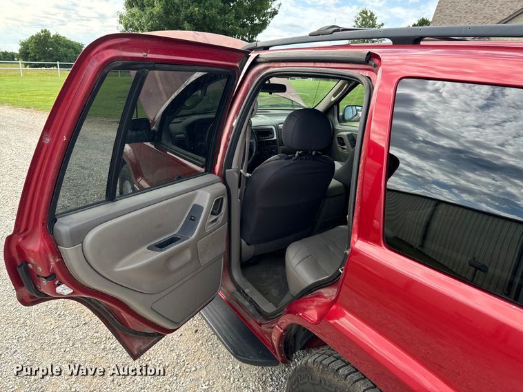 image for item DX0710 2004 Jeep Grand Cherokee SUV