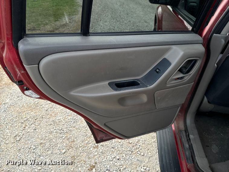 image for item DX0710 2004 Jeep Grand Cherokee SUV