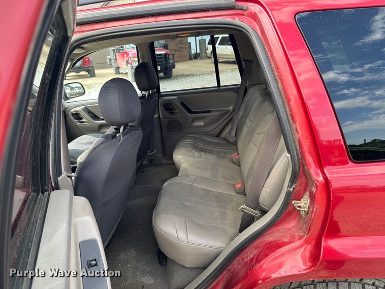 image for item DX0710 2004 Jeep Grand Cherokee SUV