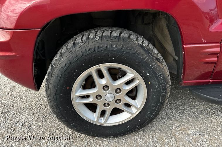 image for item DX0710 2004 Jeep Grand Cherokee SUV