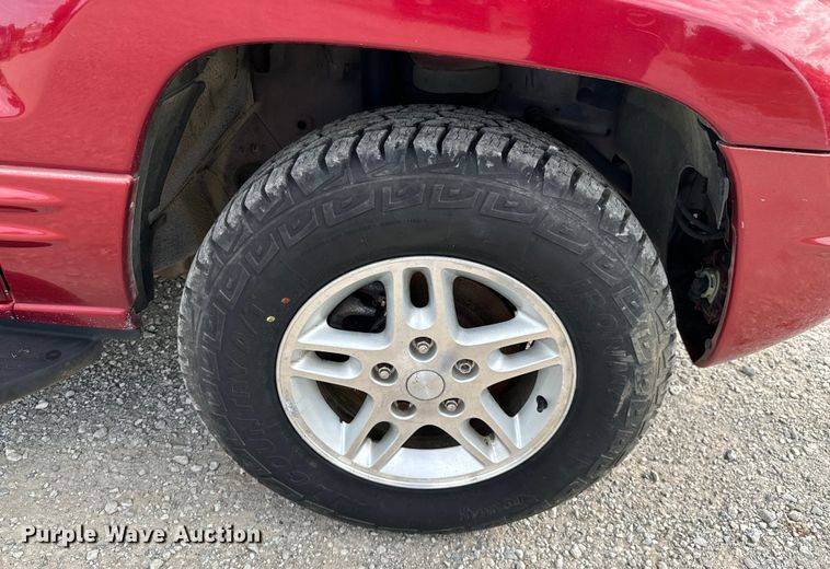 image for item DX0710 2004 Jeep Grand Cherokee SUV