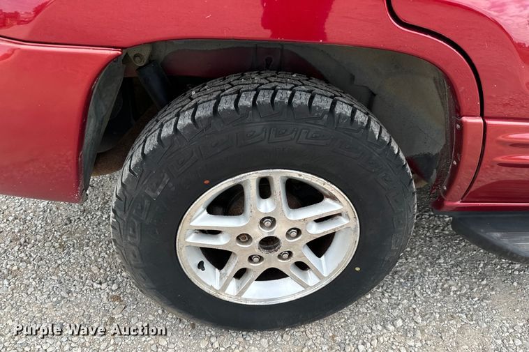 image for item DX0710 2004 Jeep Grand Cherokee SUV