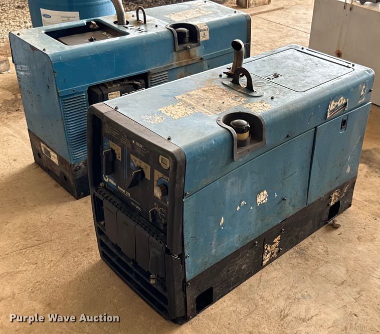 image for item DX0718 Miller Bobcat 225 welder/generator