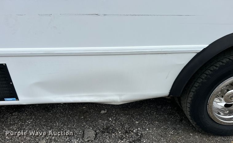 image for item EG0673 2009 Ford E450 Super Duty shuttle bus