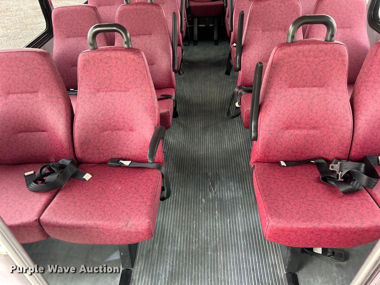 image for item EG0673 2009 Ford E450 Super Duty shuttle bus