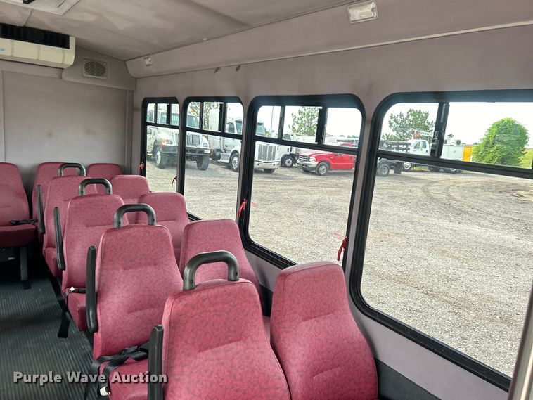 image for item EG0673 2009 Ford E450 Super Duty shuttle bus