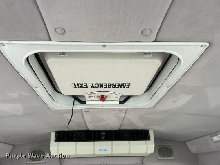 image for item EG0673 2009 Ford E450 Super Duty shuttle bus
