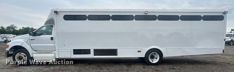 image for item EG0689 2009 Ford F650 Super Duty  shuttle bus