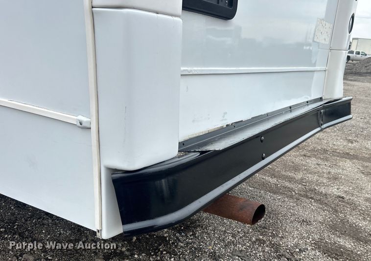 image for item EG0689 2009 Ford F650 Super Duty  shuttle bus