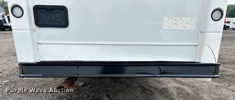 image for item EG0689 2009 Ford F650 Super Duty  shuttle bus