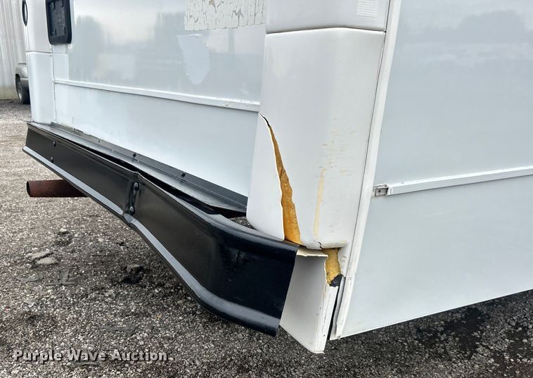 image for item EG0689 2009 Ford F650 Super Duty  shuttle bus