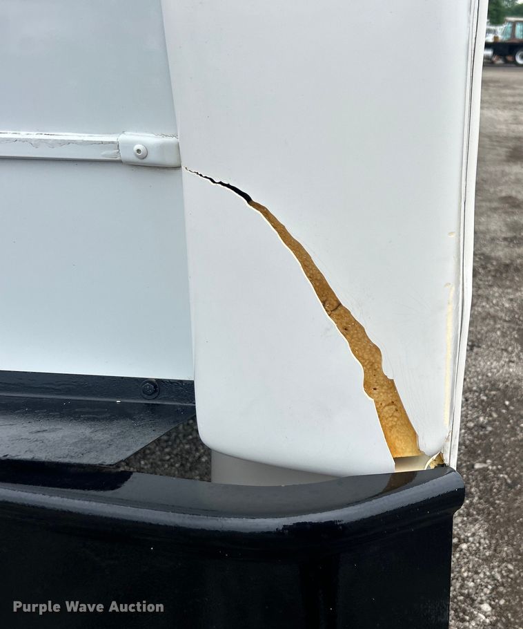 image for item EG0689 2009 Ford F650 Super Duty  shuttle bus