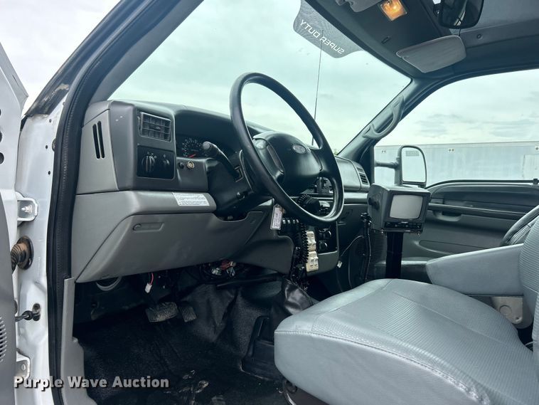 image for item EG0689 2009 Ford F650 Super Duty  shuttle bus