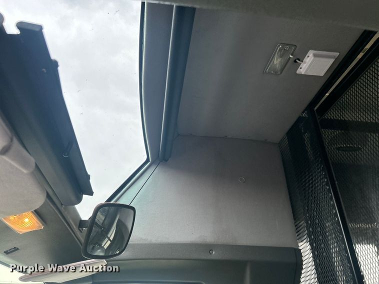 image for item EG0689 2009 Ford F650 Super Duty  shuttle bus