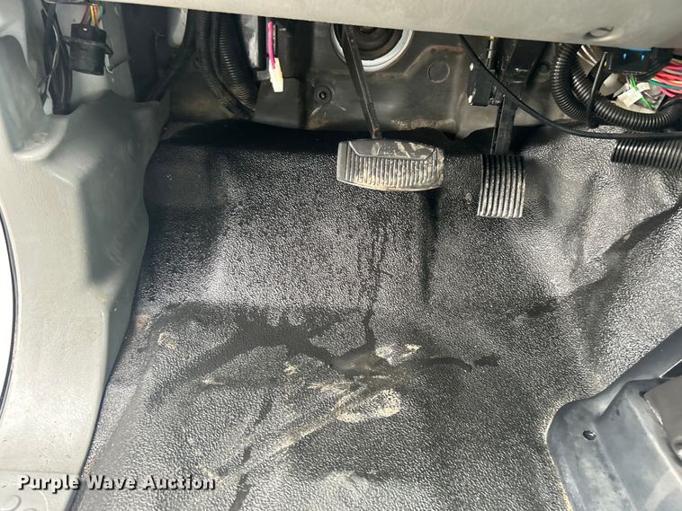 image for item EG0689 2009 Ford F650 Super Duty  shuttle bus