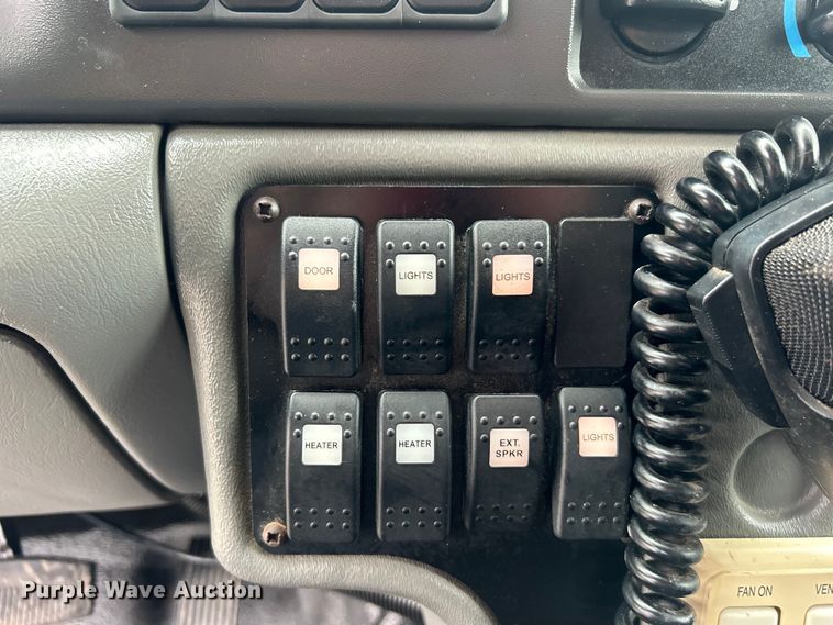 image for item EG0689 2009 Ford F650 Super Duty  shuttle bus