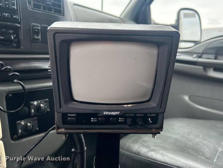 image for item EG0689 2009 Ford F650 Super Duty  shuttle bus