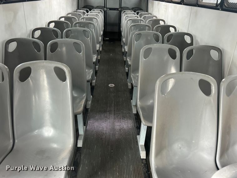 image for item EG0689 2009 Ford F650 Super Duty  shuttle bus