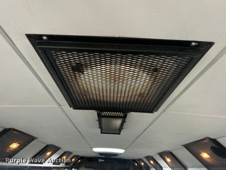 image for item EG0689 2009 Ford F650 Super Duty  shuttle bus