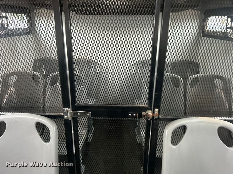 image for item EG0689 2009 Ford F650 Super Duty  shuttle bus