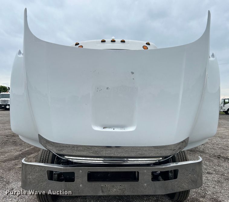 image for item EG0689 2009 Ford F650 Super Duty  shuttle bus