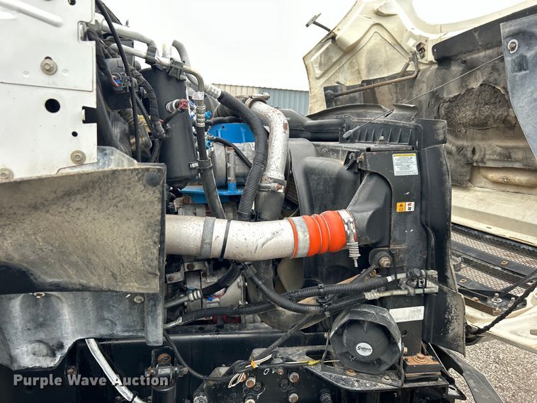 image for item EG0689 2009 Ford F650 Super Duty  shuttle bus