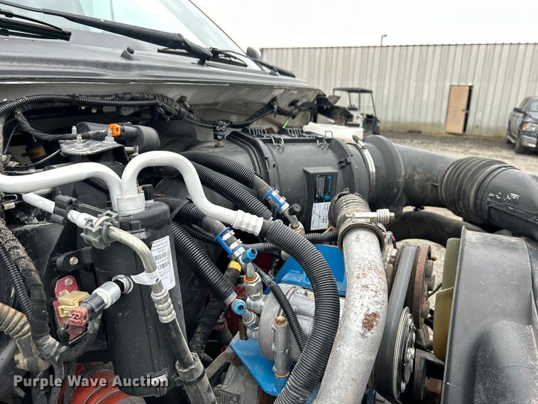 image for item EG0689 2009 Ford F650 Super Duty  shuttle bus