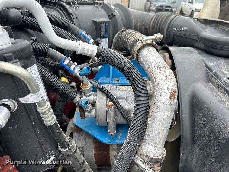 image for item EG0689 2009 Ford F650 Super Duty  shuttle bus