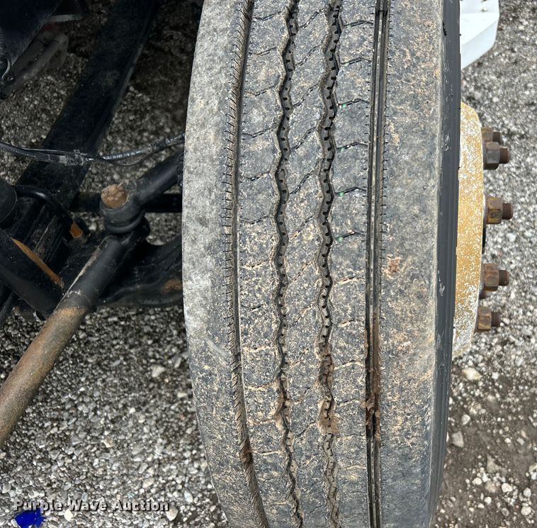 image for item EG0689 2009 Ford F650 Super Duty  shuttle bus