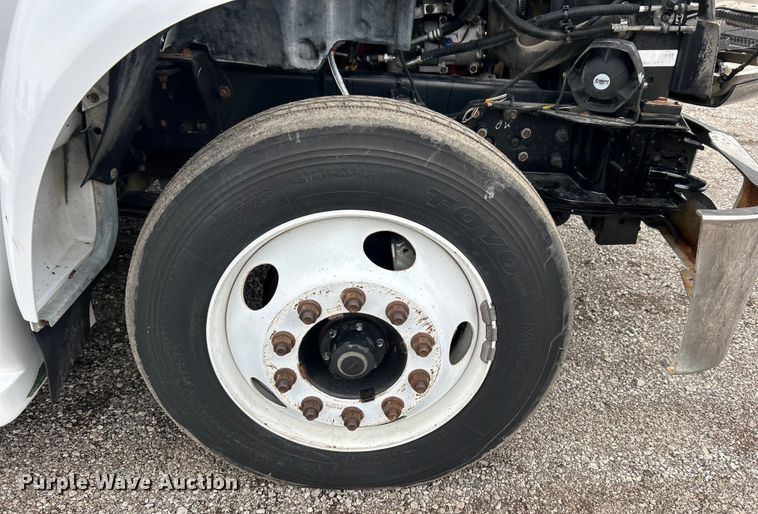 image for item EG0689 2009 Ford F650 Super Duty  shuttle bus