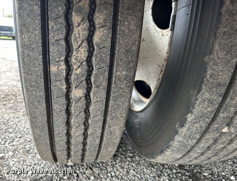 image for item EG0689 2009 Ford F650 Super Duty  shuttle bus