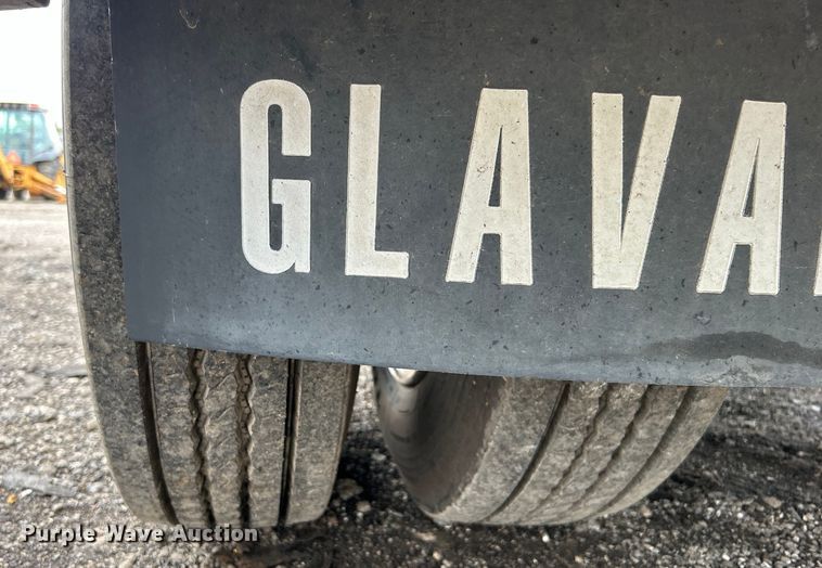 image for item EG0689 2009 Ford F650 Super Duty  shuttle bus