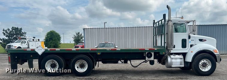 image for item EG0695 2007 Peterbilt  340 flatbed truck