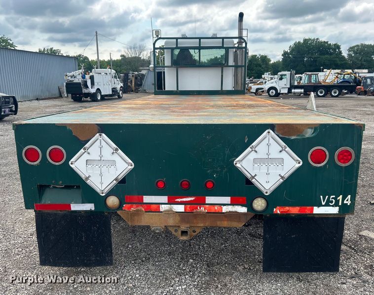 image for item EG0695 2007 Peterbilt  340 flatbed truck