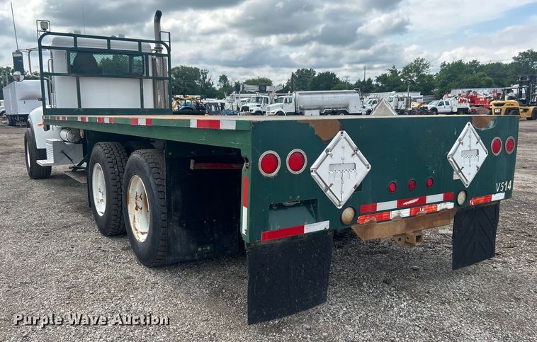 image for item EG0695 2007 Peterbilt  340 flatbed truck