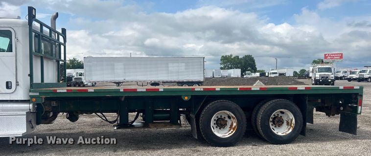 image for item EG0695 2007 Peterbilt  340 flatbed truck