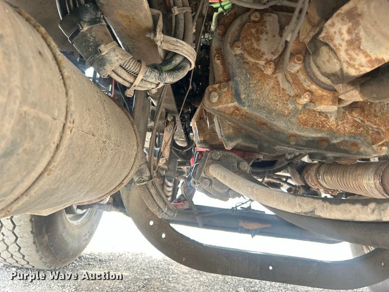 image for item EG0695 2007 Peterbilt  340 flatbed truck