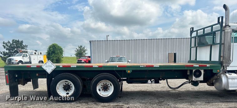 image for item EG0695 2007 Peterbilt  340 flatbed truck