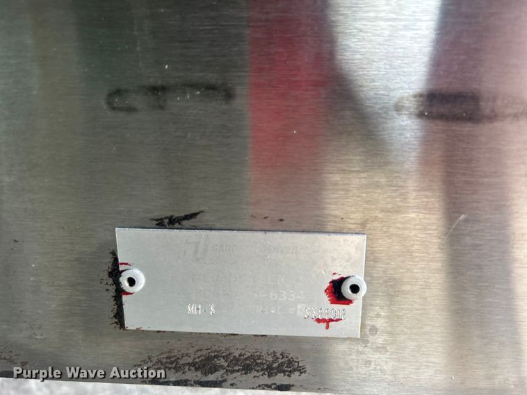 image for item EG0695 2007 Peterbilt  340 flatbed truck