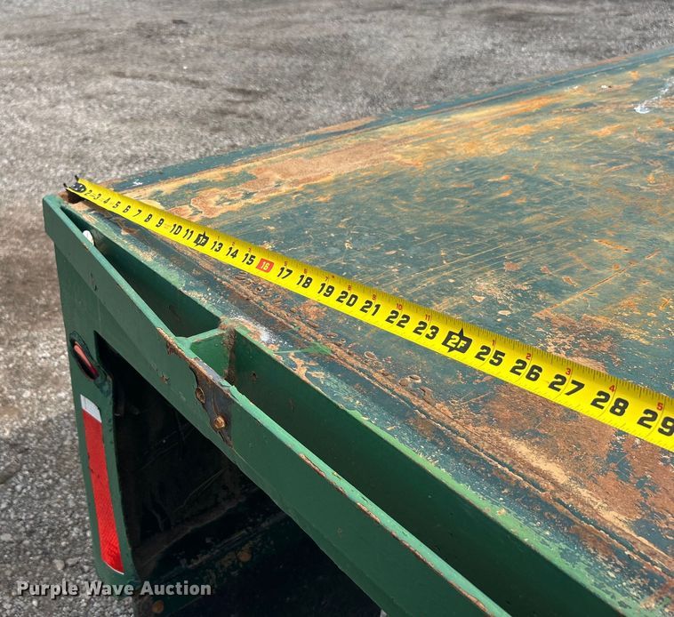 image for item EG0695 2007 Peterbilt  340 flatbed truck