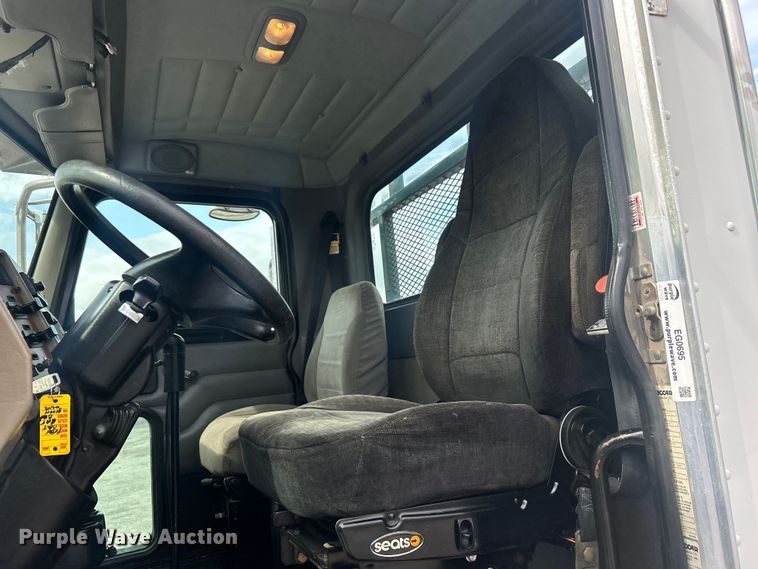 image for item EG0695 2007 Peterbilt  340 flatbed truck